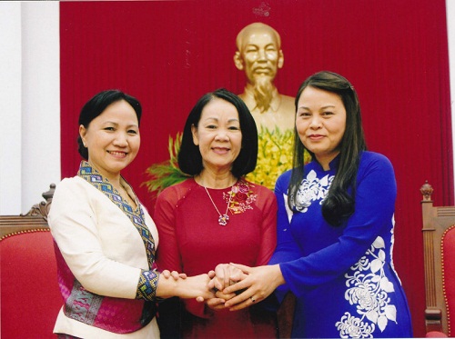 Thắt chặt tình đoàn kết đặc biệt phụ nữ Việt-Lào