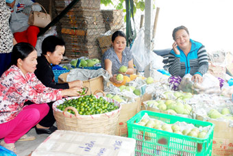 Trao cần câu cho tiểu thương chợ nổi Cái Răng