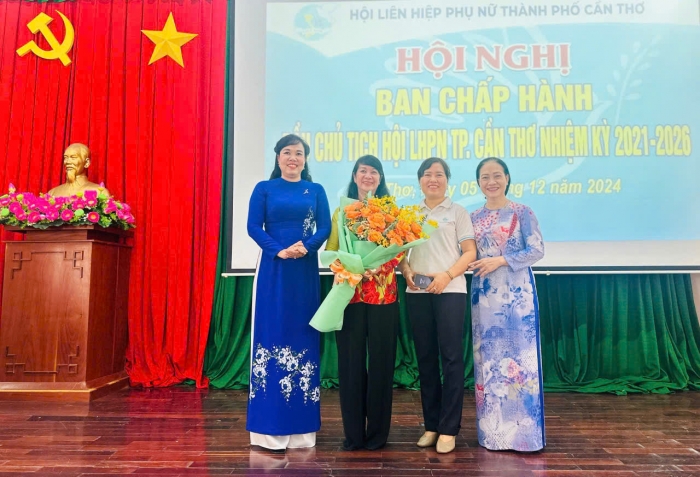 Đồng chí Nguyễn Thị Thu Lam được bầu giữ chức Chủ tịch Hội Liên hiệp Phụ nữ thành phố Cần Thơ