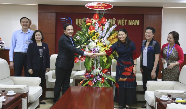 Hội LHPN Việt Nam phối hợp chặt chẽ với Mặt trận Tổ quốc Việt Nam để p...