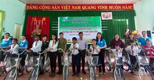 Hội LHPN thành phố Cần Thơ tiếp tục đồng hành cùng phụ nữ biên cương t...