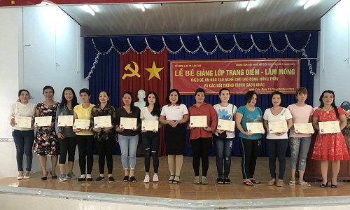 Hội LHPN quận Ninh Kiều tổ chức bế giảng lớp nghề