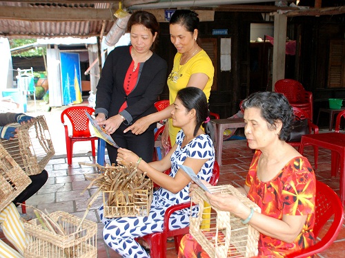 Phối hợp tuyên truyền an toàn giao thông trong hội viên phụ nữ