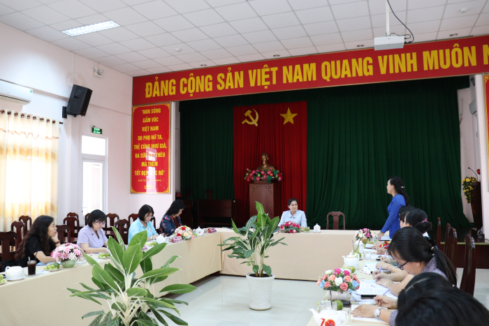 Ðoàn công tác Trung ương Hội LHPN Việt Nam làm việc với Hội LHPN TP Cầ...