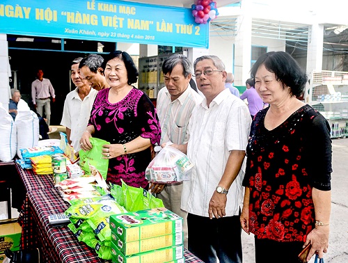 Ngày hội Hàng Việt Nam thu hút đông đảo người dân tham quan, mua sắm