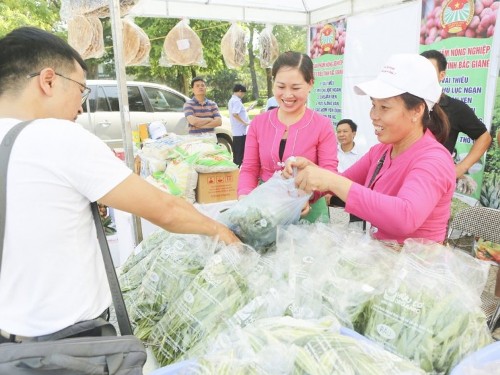 Phụ nữ đóng góp quan trọng nâng cao nhận thức xã hội về an toàn thực p...