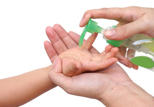 Bác sĩ hướng dẫn 5 bước làm sạch tay bằng nước rửa tay khô đúng cách