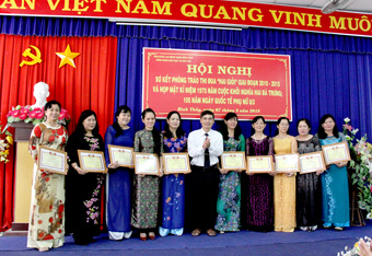 Quan tâm chăm lo đời sống, phát huy vai trò của nữ công nhân, viên chứ...