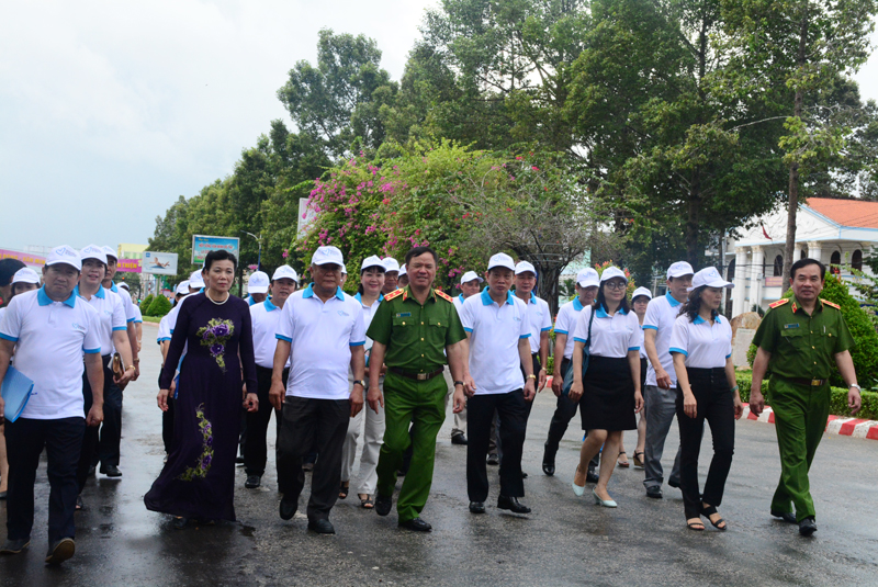 Hơn 500 đại biểu mittinh hưởng ứng Ngày toàn dân phòng, chống mua bán ...