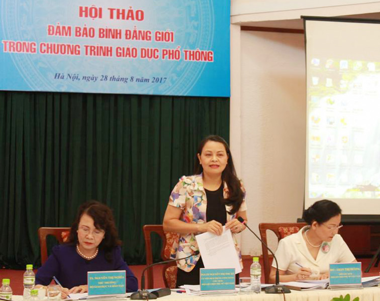 Hướng tới chương trình-SGK lồng ghép giới phù hợp